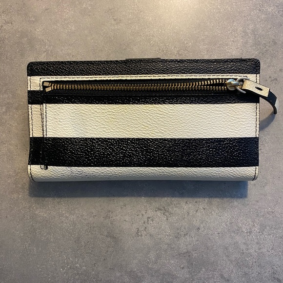 Kate spade wallet ♠️ - Picture 2 of 5
